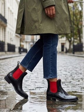Ralph Lauren GUC Tally-Bo black rain boot. These have red side gussets size 5